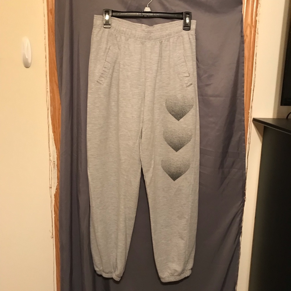 🖤Gray Sweatpants w/ 3 hearts🖤